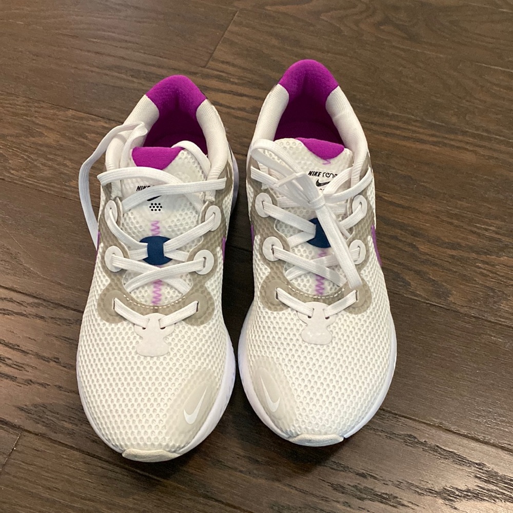 Nike Renew Run running shoes